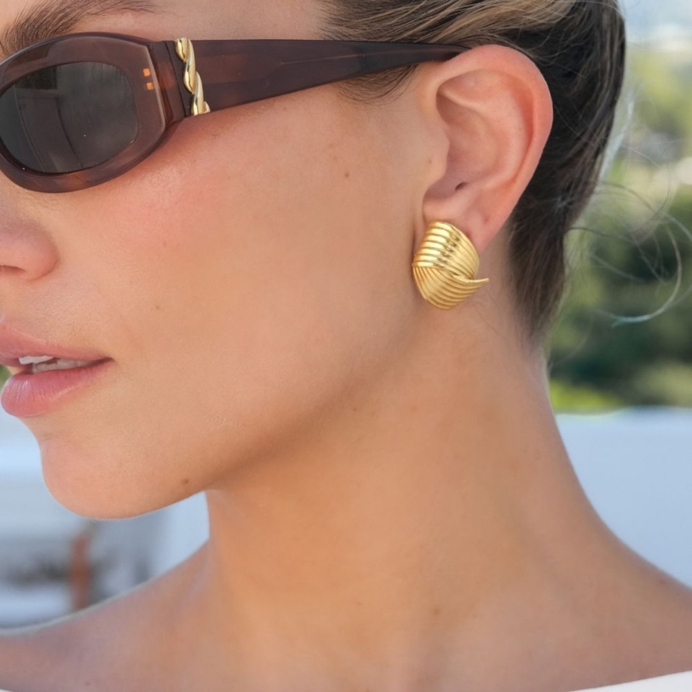 ✨Vintage Amelia Gold Earrings |StainlessSteel 18K PVD Gold tone GOODREVIEW - Picture 4 of 15